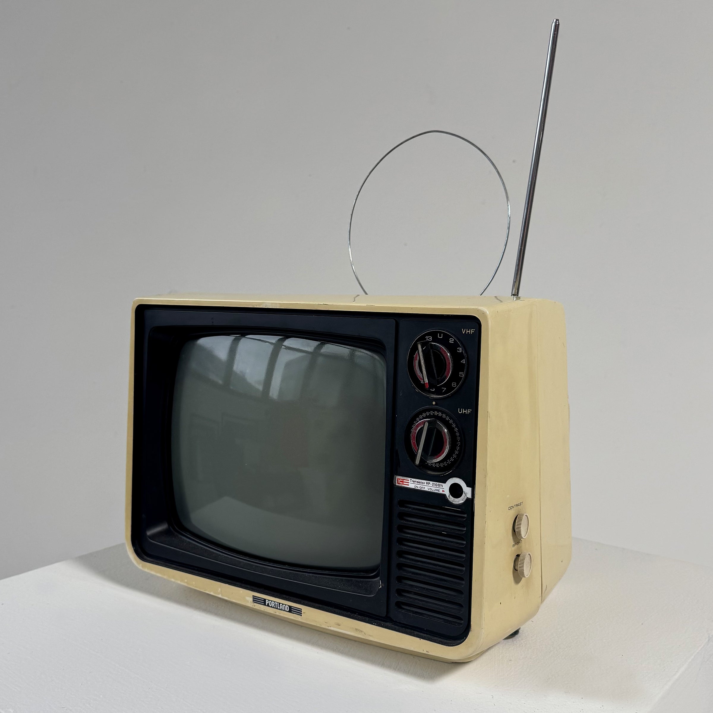 TV019 CROWN JAPAN COLOR TV | GIRLS GIRLS GIRLS STUDIO TV019 CROWN JAPAN COLOR TV | GIRLS GIRLS GIRLS STUDIO